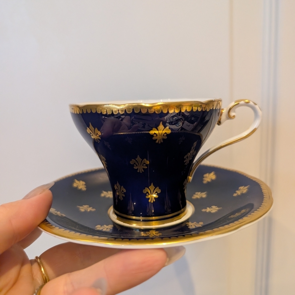 Aynsley Navy and Gold Teacup and Saucer - Picture 2 of 12